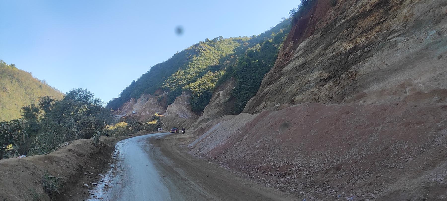 मुग्लिन पोखरा सडक