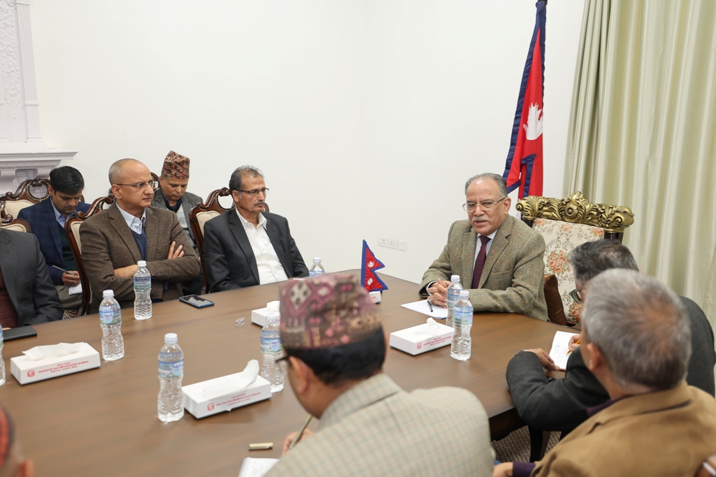 प्रधानमन्त्री प्रचण्ड सम्पादकसँग सिंहदरवारमा