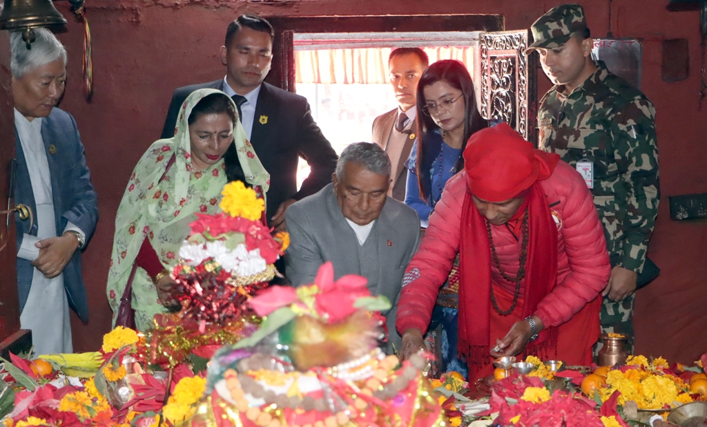 राष्ट्रपति पौडेलबाट बागलुङ कालिकामा पूजाआराधना