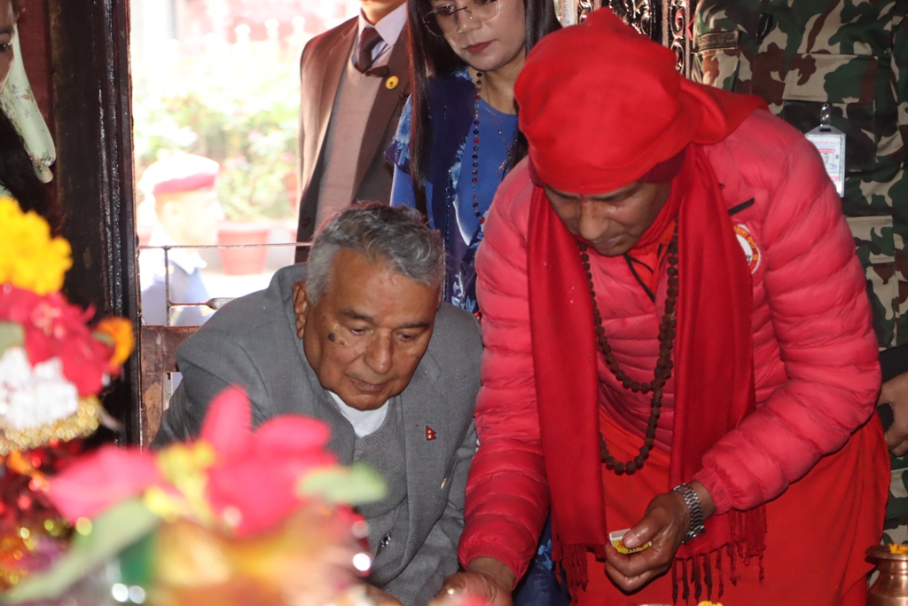 राष्ट्रपति पौडेलबाट बागलुङ कालिकामा पूजाआराधना