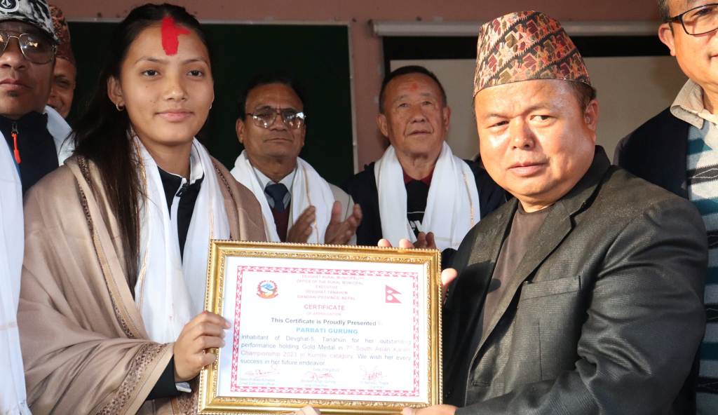 स्वर्ण पदक विजेता गुरुङको सम्मान