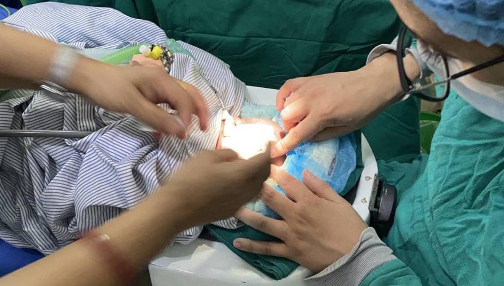 लेन्स स्पेयरिङ भिट्रेक्टोमी