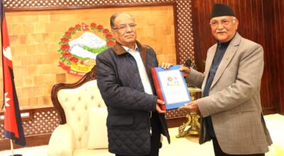 एमालेले प्रधानमन्त्री प्रचण्डलाई बुझायो ७५१ बुँदे ज्ञापनपत्र