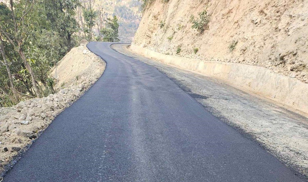 रुकुमपश्चिमका सडक