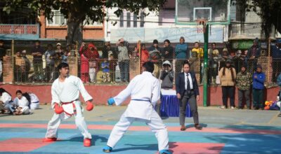 बास्केटबल कोर्टमा कराते