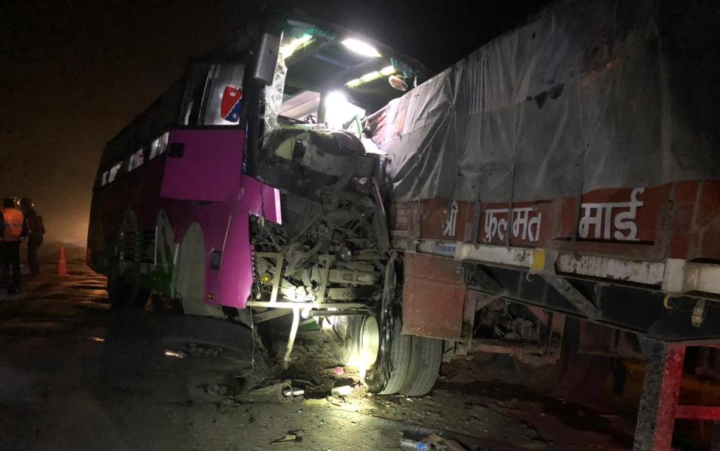 चितवनमा बस दुर्घटना