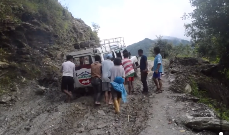 खाँदबारी–नुम सडकखण्ड : दुई वर्षमा २८ प्रतिशत काम