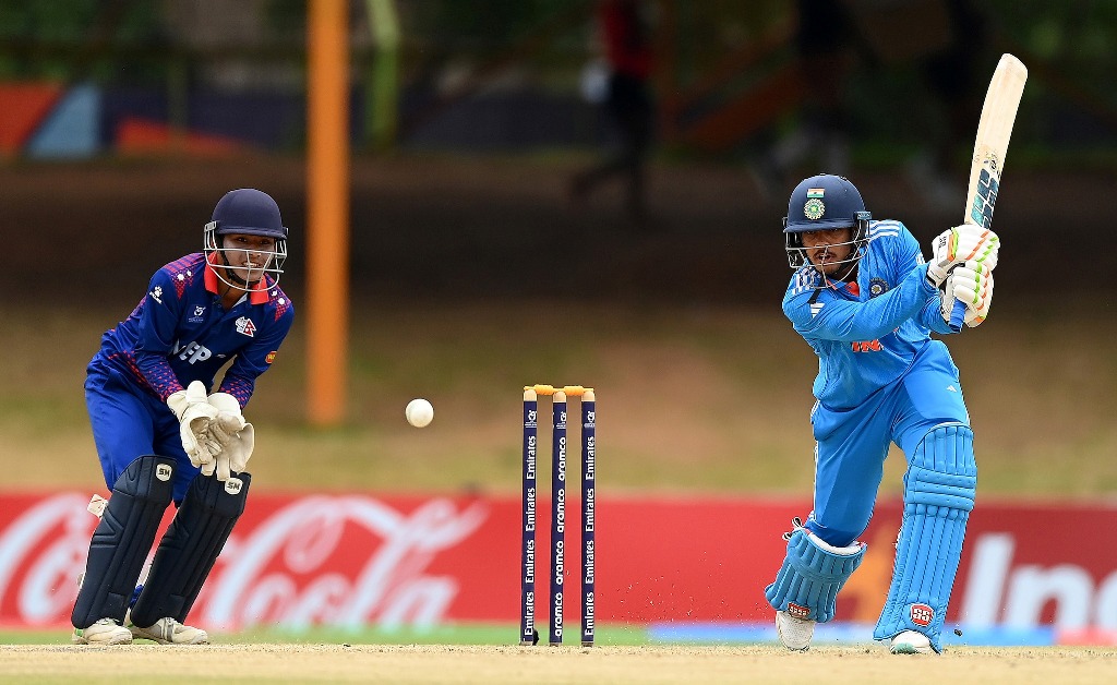 भारतले नेपाललाई दियो २९८ रनको चुनौती