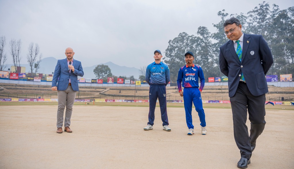 नामिबियाविरुद्ध टस हारेर ब्याटिङ गर्दै नेपाल