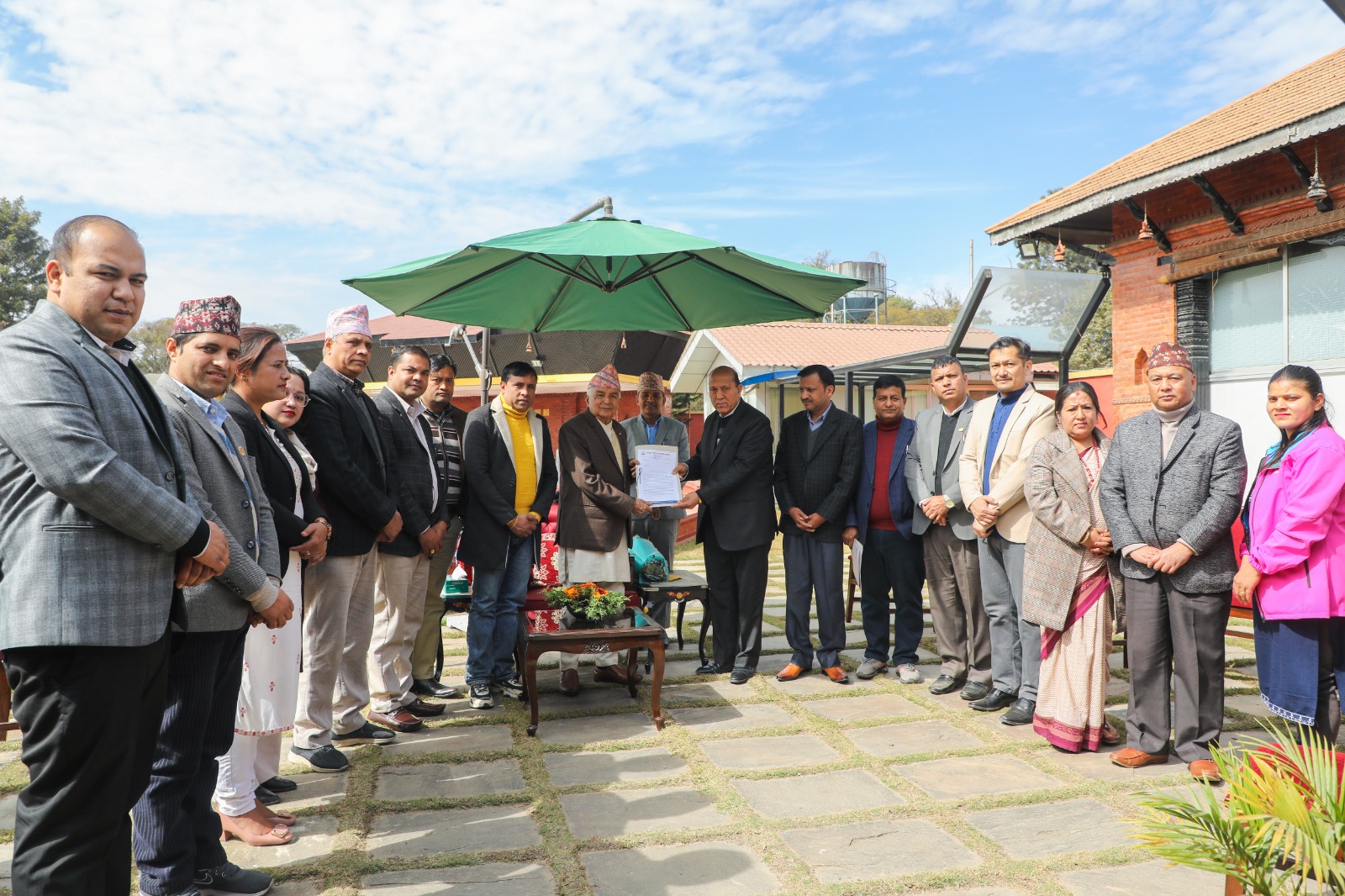 उद्योगपतिसँग राष्ट्रपति रामचन्द्र पौडेल