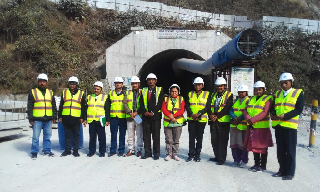 संसदीय समितिद्वारा नागढुङ्गा सुरुङमार्गको स्थलगत निरीक्षण