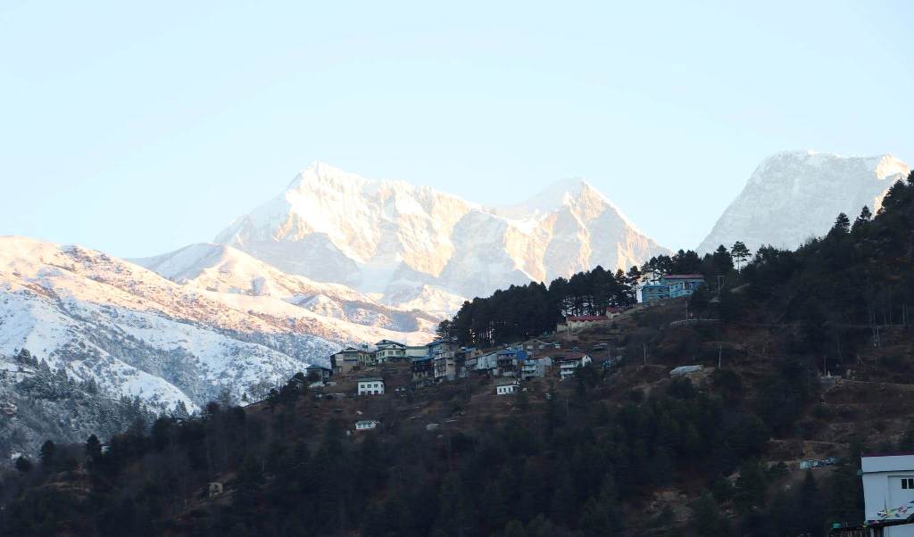 हिमपातसँगैको वर्षाले सोलुखुम्बु