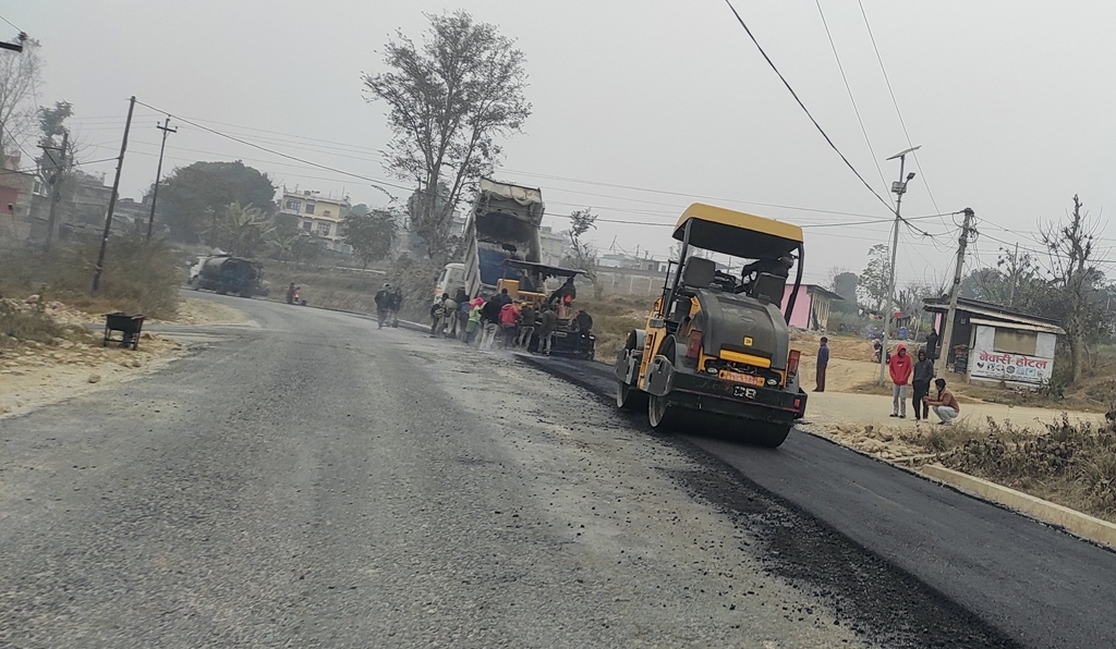 डुम्रे–बेसीशहर–चामे सडक कालोपत्र