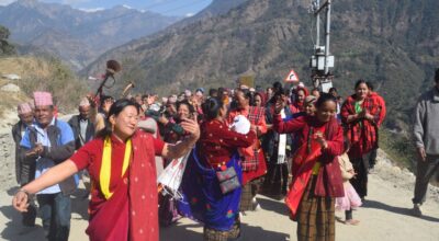 म्याग्दीको बादीकाको भिरमा सडक ढलान भएपछि ...