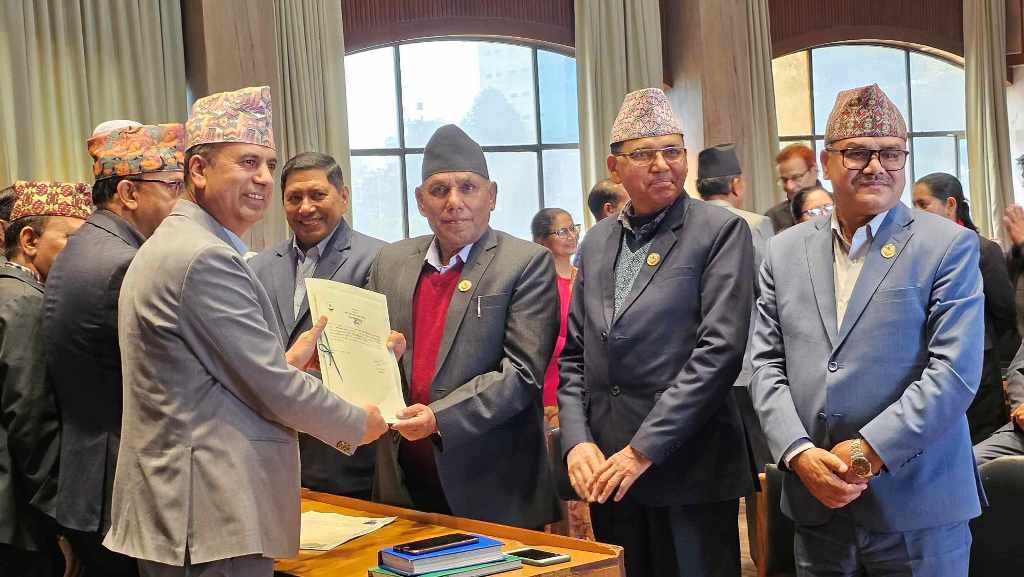  नारायण दाहाल