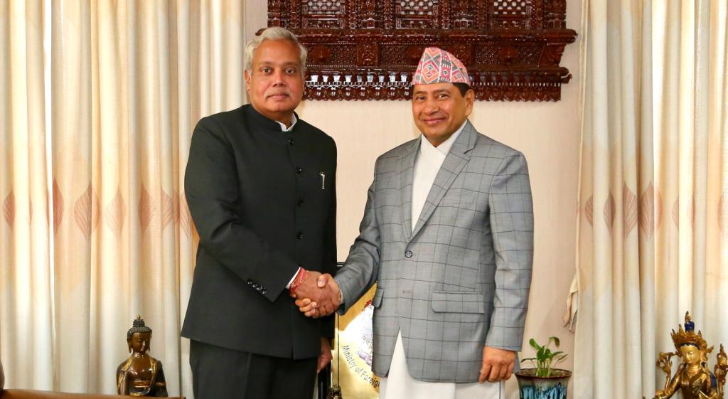 नारायणकाजी श्रेष्ठ र नवीन श्रीवास्तव