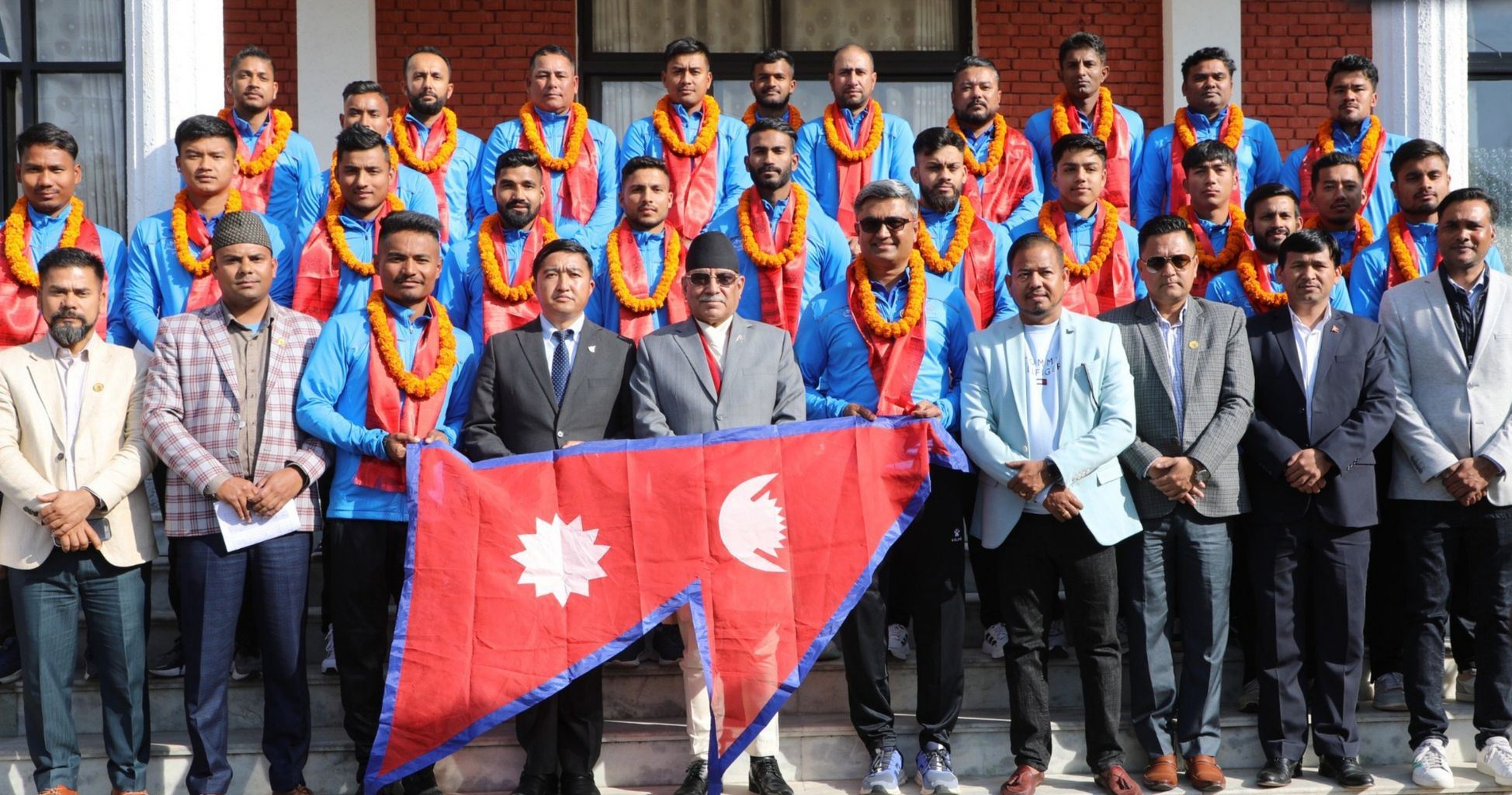 प्रधानमन्त्री प्रचण्ड नेपाली क्रिकेट टीमसँग
