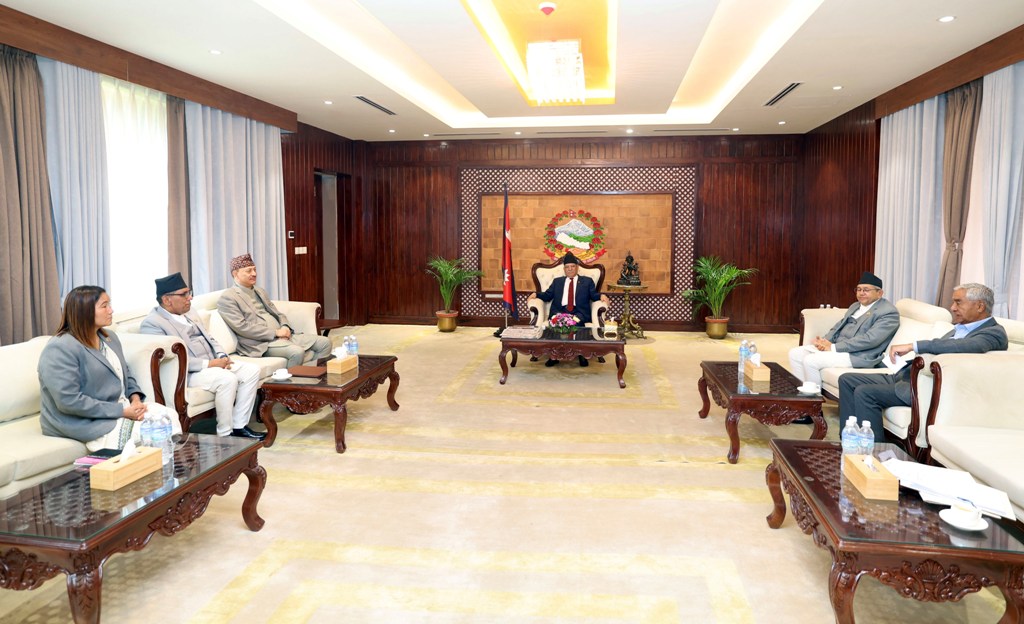 संवैधानिक परिषद्को बैठक