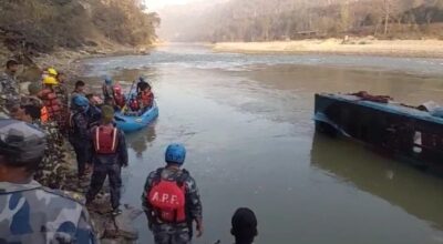 त्रिशूली नदीमा बस खस्यो