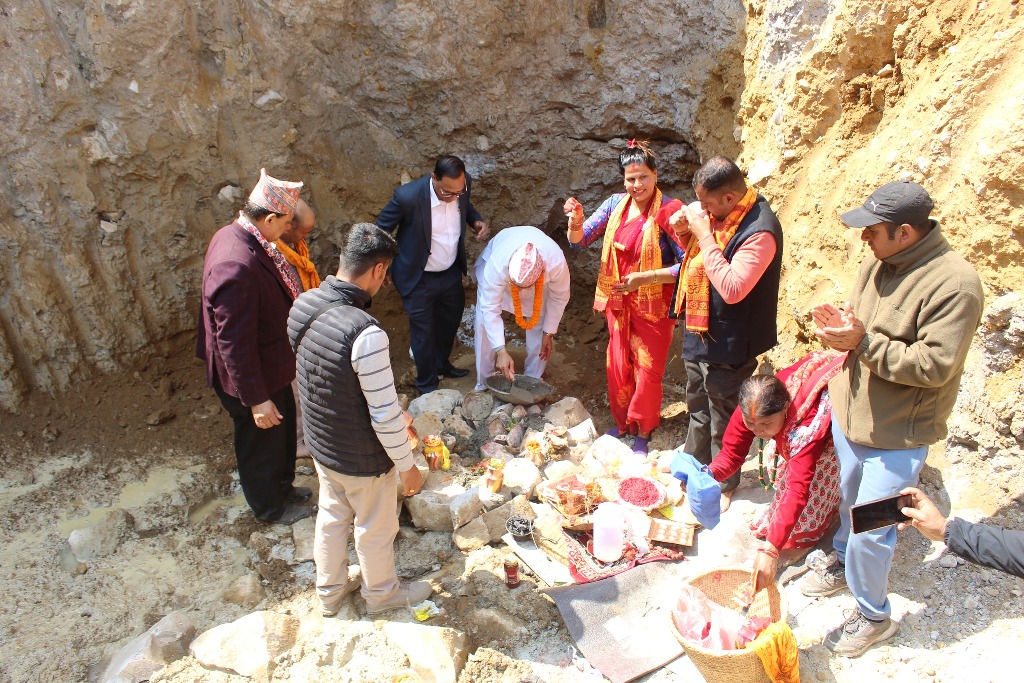 पोखरा घर