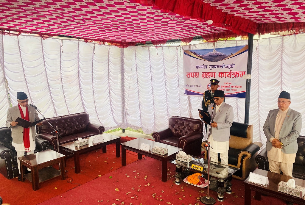 गण्डकीका मुख्यमन्त्री अधिकारी र दुई मन्त्रीले लिए सपथ