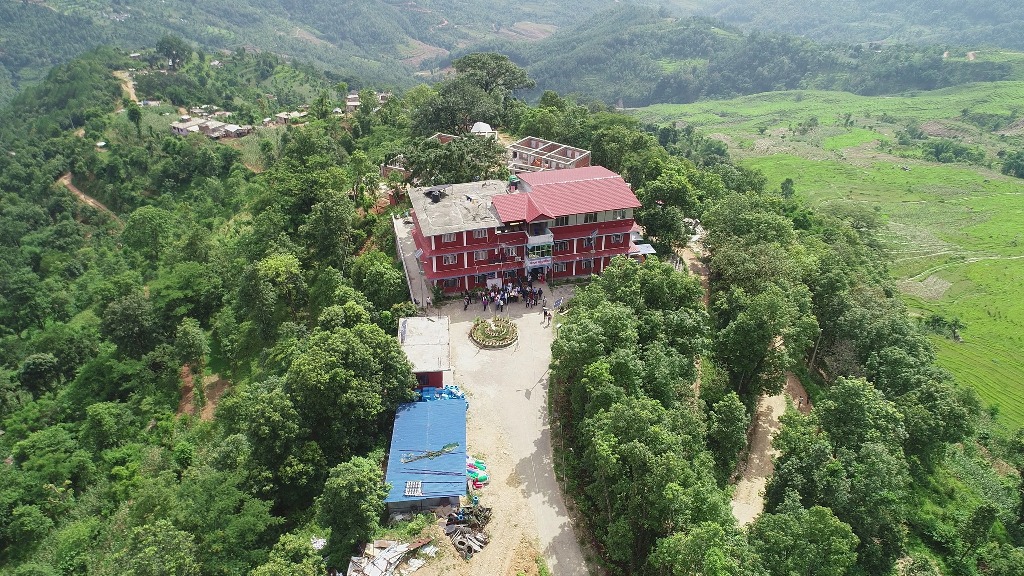 गोरखाका स्थानीय तहमा सार्वजनिक पद धारण गरेका व्यक्तिले आफ्ना बालबालिकालाई अनिवार्य रूपमा सामुदायिक विद्यालयमा पढाउनुपर्ने भएको छ ।