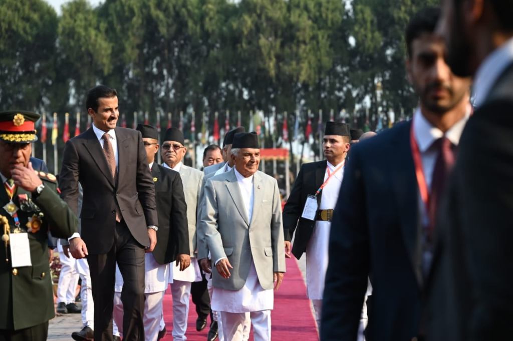 कतारका राजा आइपुगे नेपाल, राष्ट्रपति गरे स्वागत