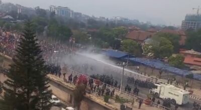 राप्रपाको जुलुसमा प्रहरीद्वारा अश्रुग्यास र पानीको फोहोरा प्रहार