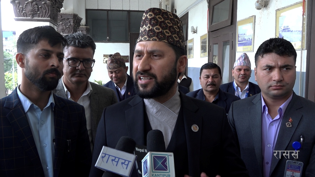 रवि लामिछाने निर्वाचन आयोगमा