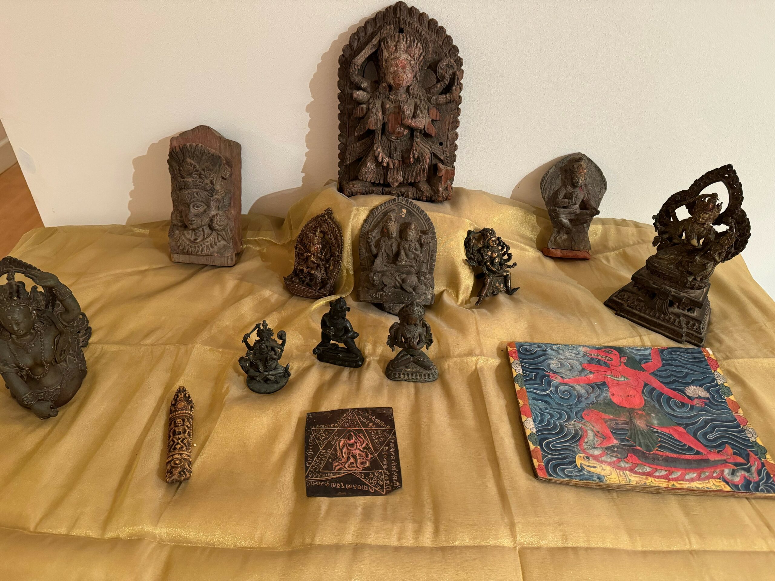 शताब्दीऔँ पुराना मूर्ति