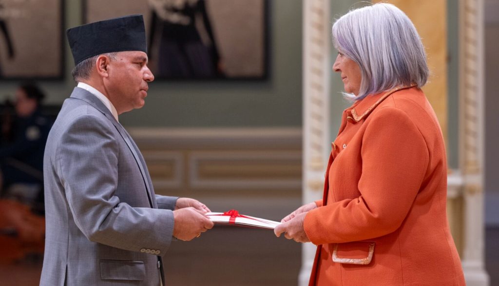 भरतराज पौड्याल र जलरल मेरी जे मे सिमन