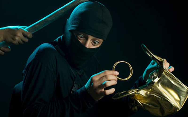 चोरले एक तोला सुन निलेपछि...