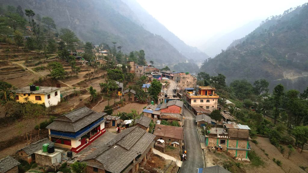 दरवाङको उपल्लो बजारको सडक १८ वर्षपछि कालोपत्र