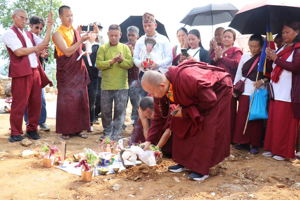 तनहुँको एक्लेडाँडामा २९ फिट अग्लो बुद्धको मूर्ति निर्माण