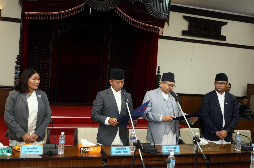 नवनिर्वाचित सांसद सुहाङ नेम्वाङले लिए शपथ