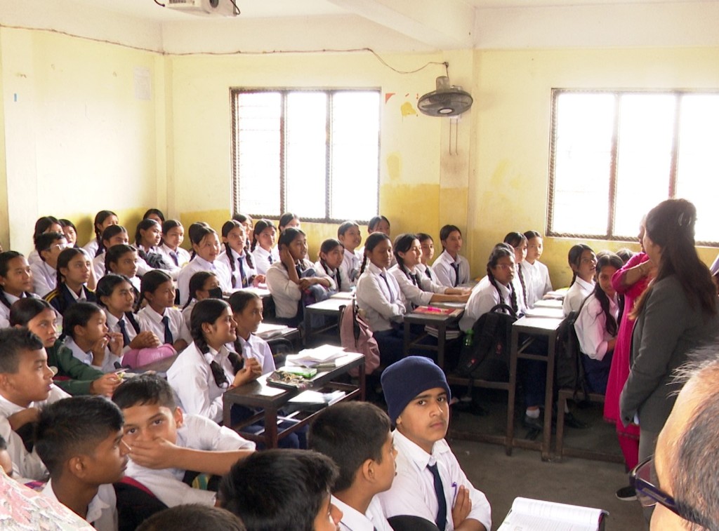 कक्षा कोठामा शिक्षामन्त्री