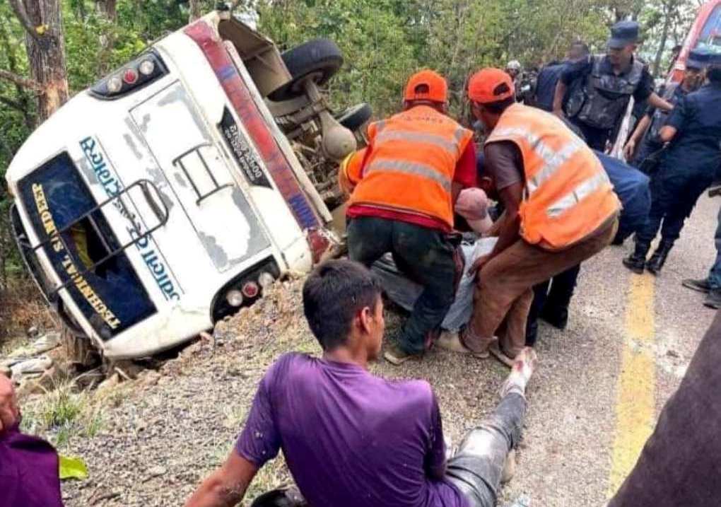 सुर्खेत बस दुर्घटना