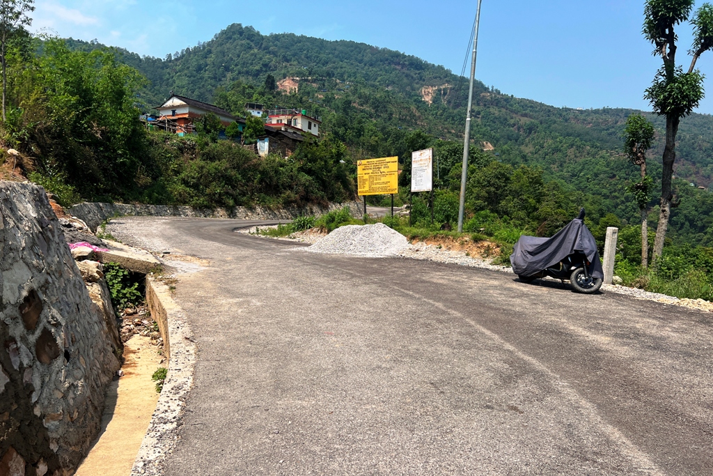 बागलुङ ढोरपाटन कालोपत्र सडक