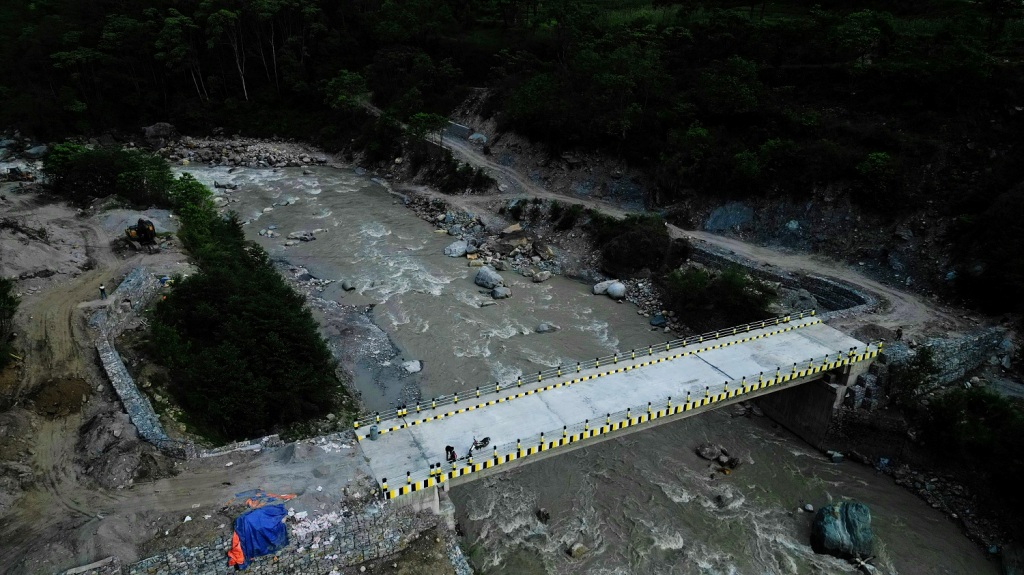 म्याग्दी नदीमा मोटरेबल पुल निर्माण