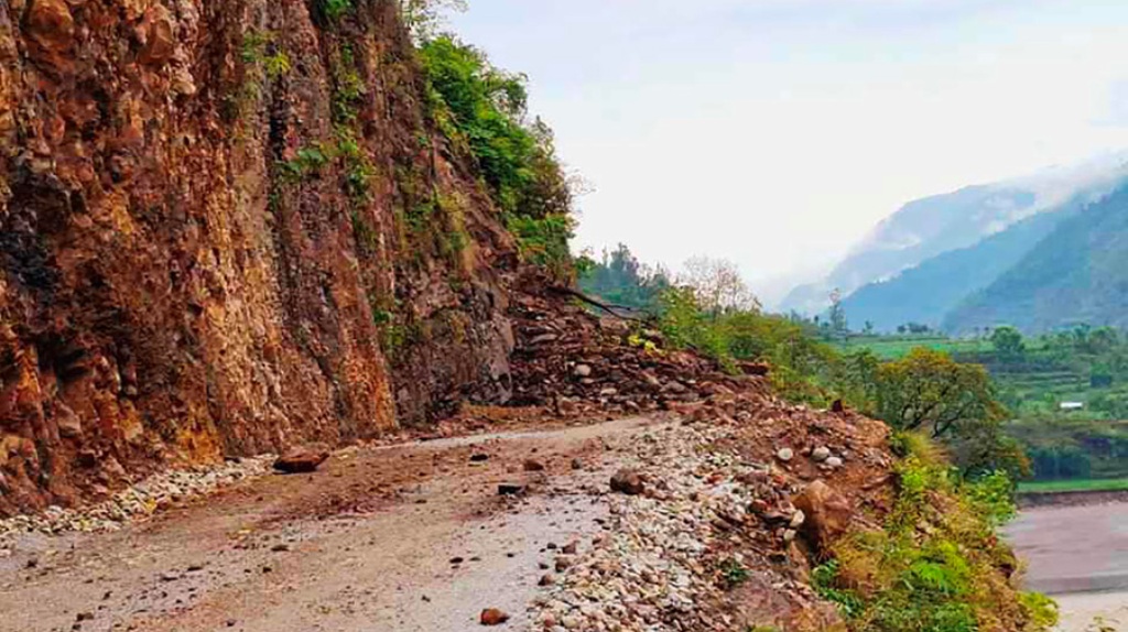 भेरी करिडोरको रिम्नामा सडक अवरुद्ध