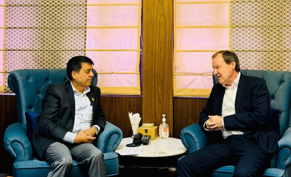 चन्द्रप्रसाद ढकाल र रोब फेन