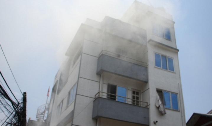 कोटेश्वरको एक विस्कुट गोदाममा आगलागी