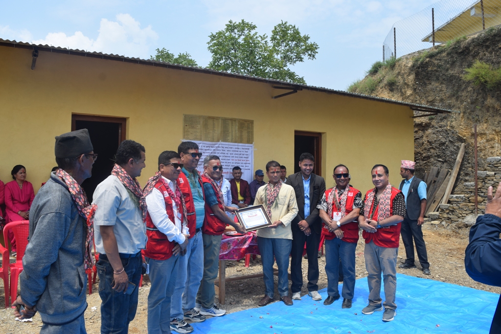 चन्दा संकलन गरेर विद्यालय भवन निर्माण