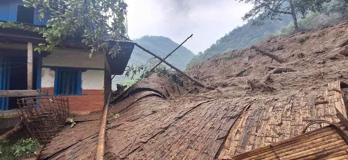 ताप्लेजुङमा बाढीपहिरो