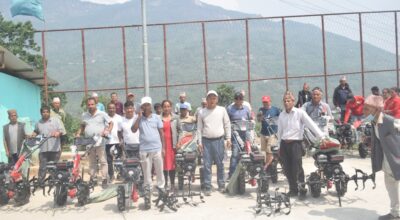 हाते ट्र्याक्टर वितरण