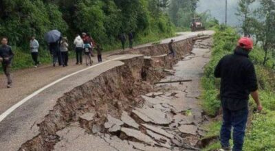 अविरल वर्षा हुँदा भोजपुरमा सडक भासियो
