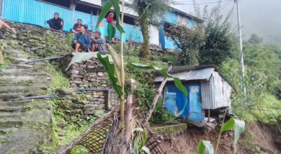 धादिङको किचेतमा पहिरोले गाउँ नै जोखिममा, स्थानीय त्रसित