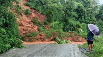 बाढीपहिरोले धरान-धनकुटा सडक अवरुद्ध