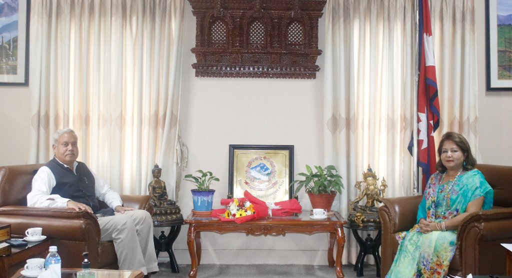 डा. आरजु राणा र नवीन श्रीवास्तव