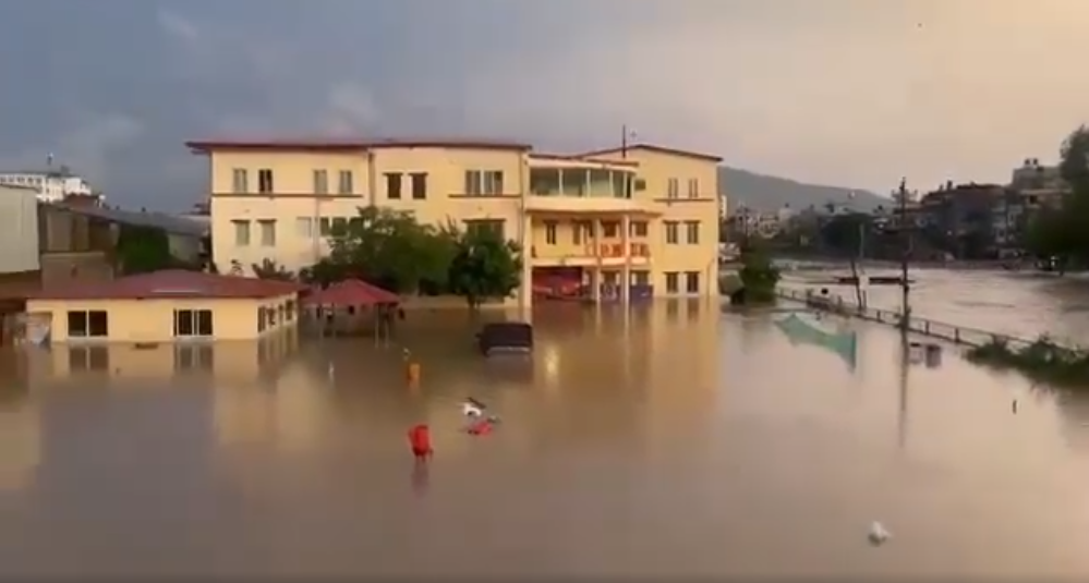 ललितपुरका विभिन्न स्थान डुबानमा, २४ जनाको उद्धार, कान्तिलोकपथ ठप्प